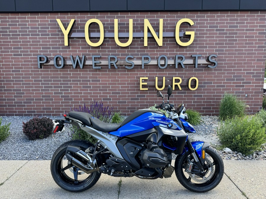 2026 BMW Motorrad R 1300 R Racing Blue Metallic