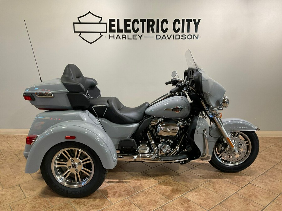 2024 Harley-Davidson Tri Glide Ultra Billiard Gray FLHTCUTG