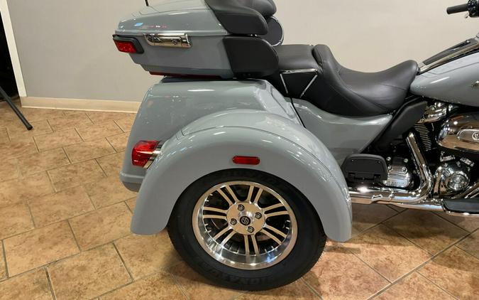 2024 Harley-Davidson Tri Glide Ultra Billiard Gray FLHTCUTG