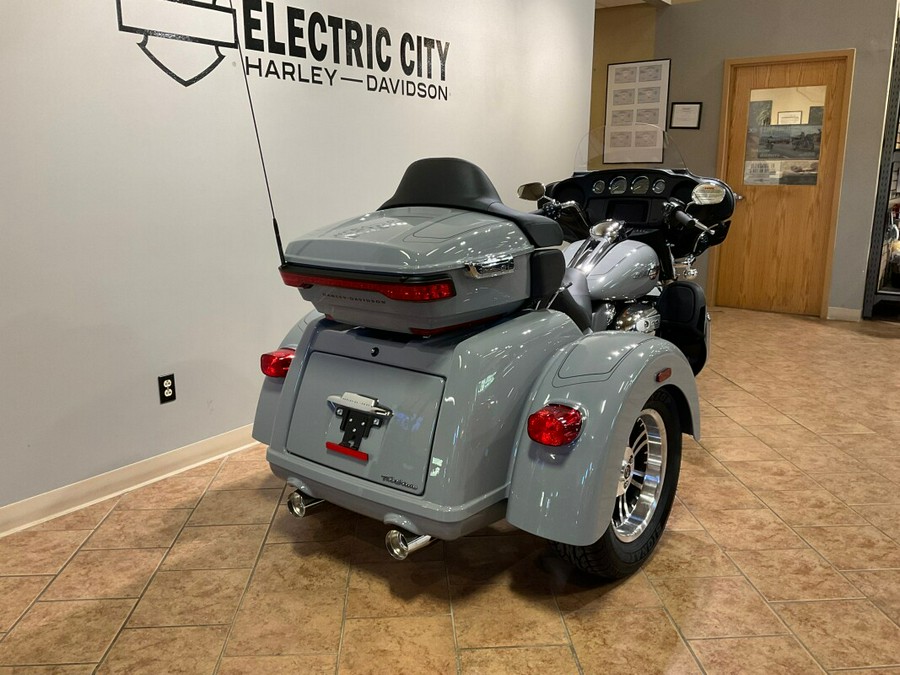 2024 Harley-Davidson Tri Glide Ultra Billiard Gray FLHTCUTG