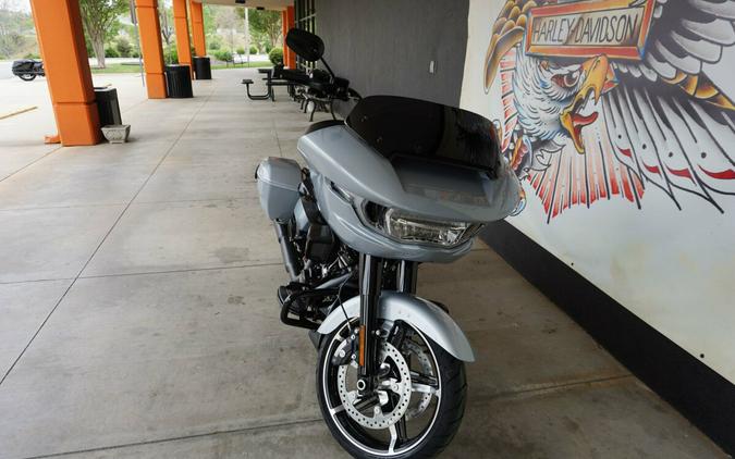 2024 Harley-Davidson Road Glide™ Atlas Silver Metallic - Black Finish