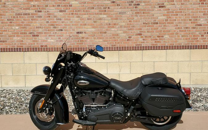 2024 Harley-Davidson Heritage Classic Vivid Black - Black Finish