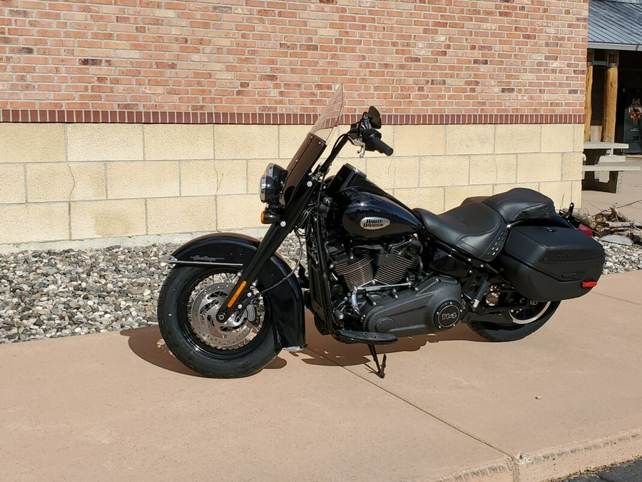 2024 Harley-Davidson Heritage Classic Vivid Black - Black Finish