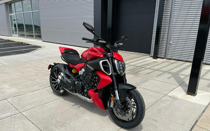 2024 Ducati Diavel V4 Red