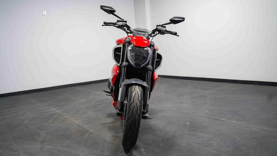 2024 Ducati Diavel V4 Red