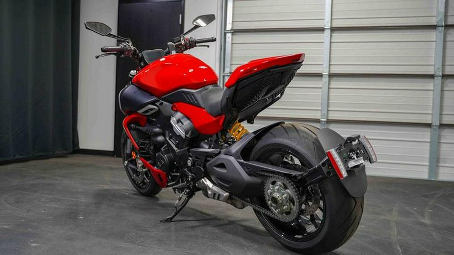 2024 Ducati Diavel V4 Red