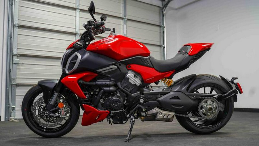 2024 Ducati Diavel V4 Red