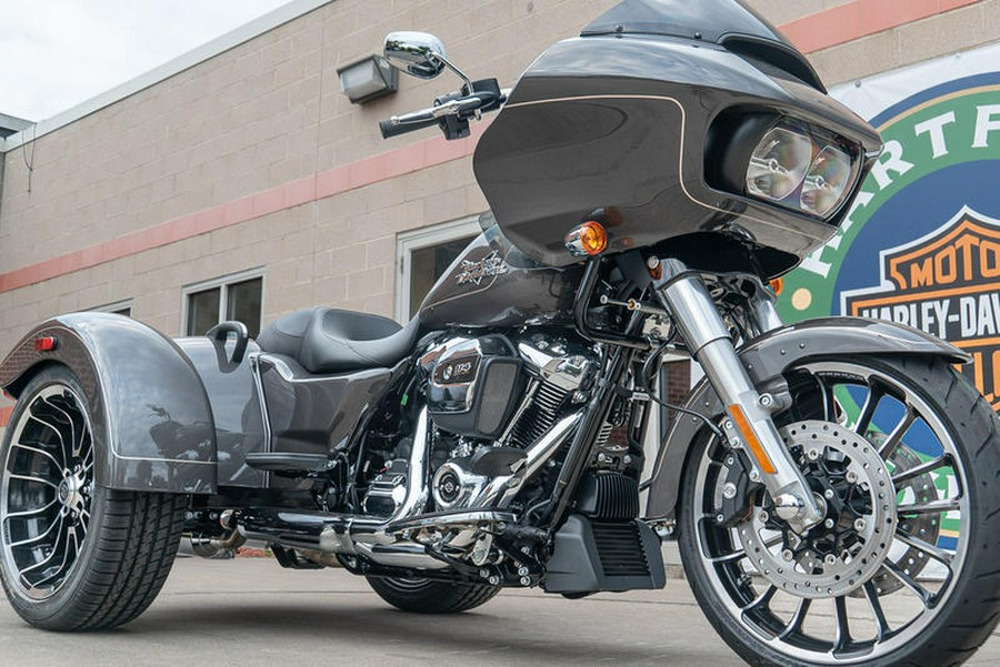 2023 Harley-Davidson® FLTRT - Road Glide® 3