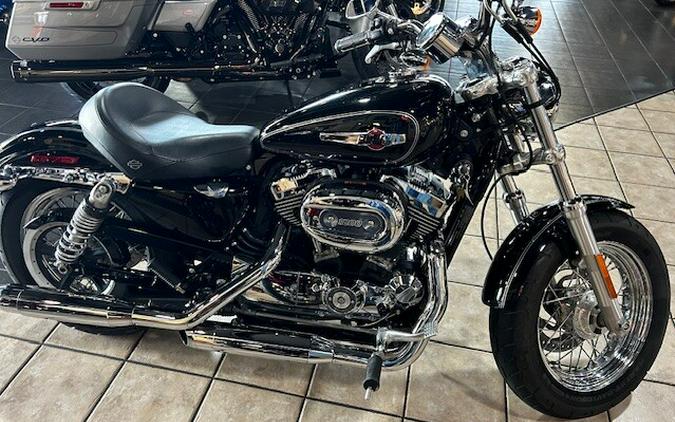 2017 Harley-Davidson 1200 Custom Vivid Black w/Laced Wheels