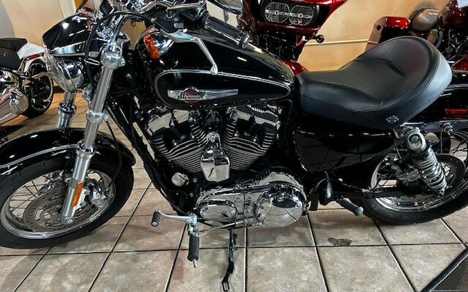 2017 Harley-Davidson 1200 Custom Vivid Black w/Laced Wheels