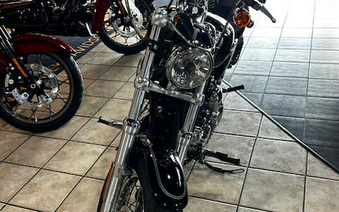 2017 Harley-Davidson 1200 Custom Vivid Black w/Laced Wheels
