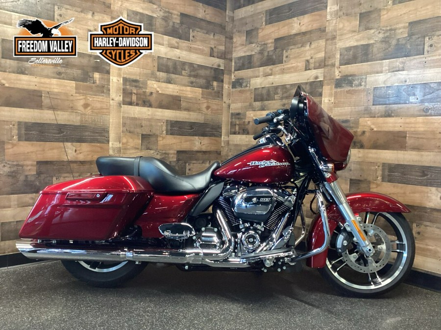 2017 Harley-Davidson Street Glide Special Velocity Red Sunglo FLHXS