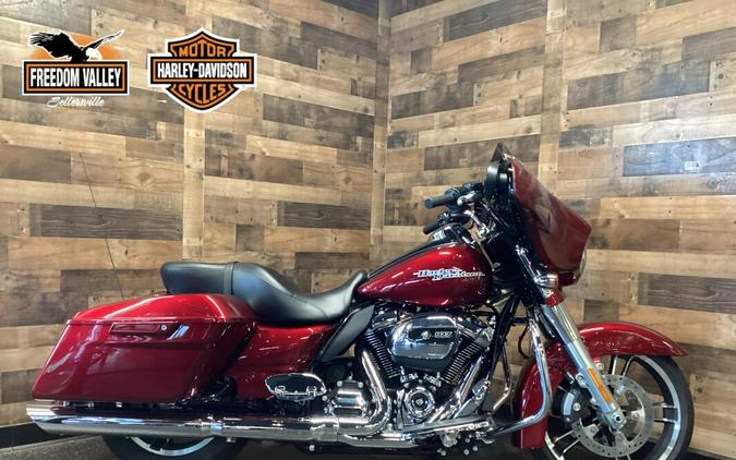 2017 Harley-Davidson Street Glide Special Velocity Red Sunglo FLHXS