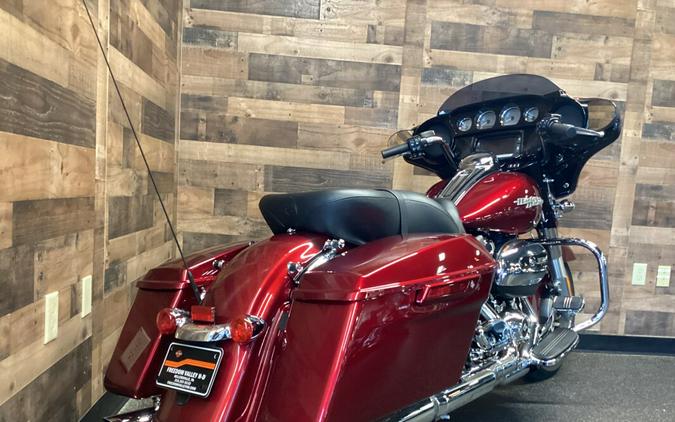 2017 Harley-Davidson Street Glide Special Velocity Red Sunglo FLHXS