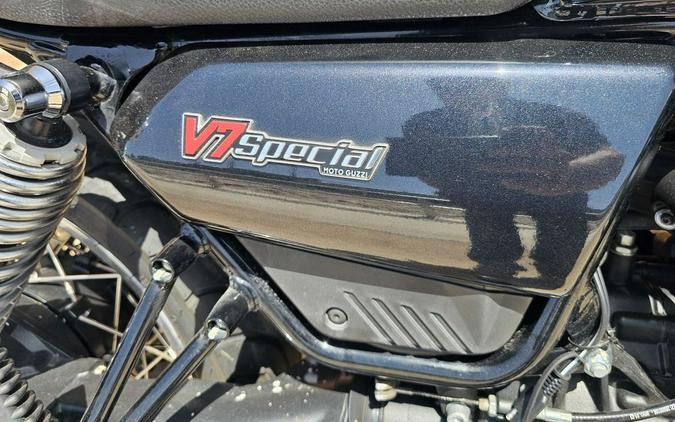 2023 Moto Guzzi V7 Special