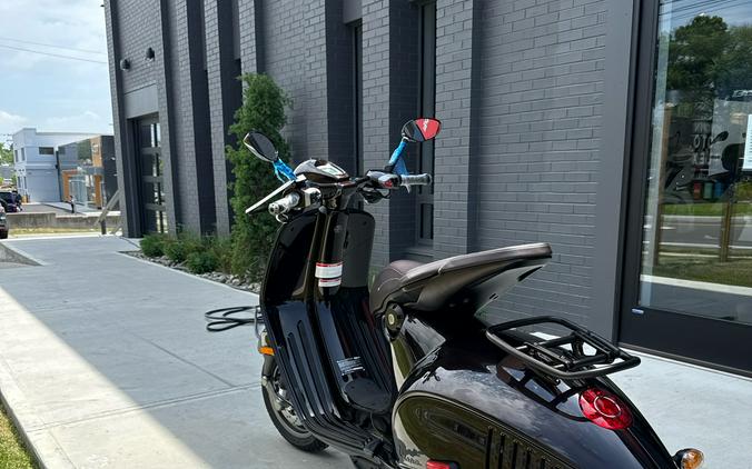 2026 Vespa 946 Horse