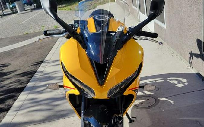 2026 Triumph Daytona 660 Cosmic Yellow / Sapphire Black