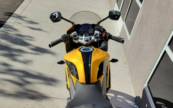 2026 Triumph Daytona 660 Cosmic Yellow / Sapphire Black