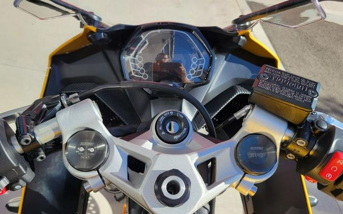 2026 Triumph Daytona 660 Cosmic Yellow / Sapphire Black