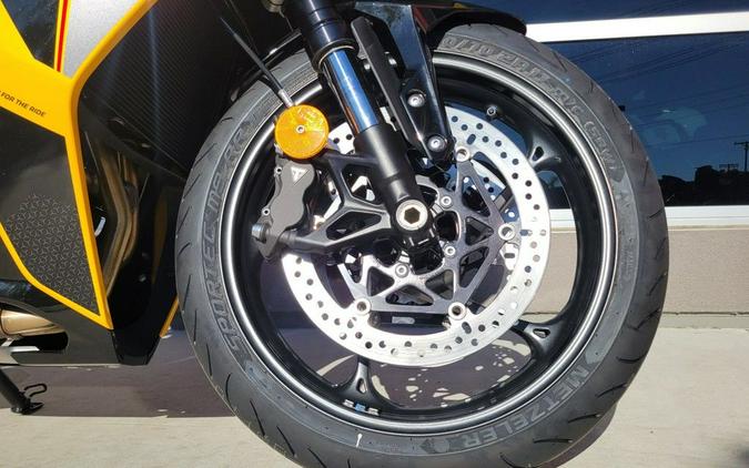 2026 Triumph Daytona 660 Cosmic Yellow / Sapphire Black