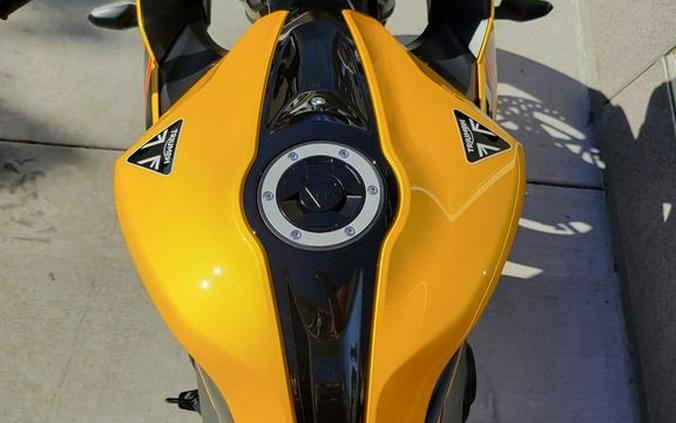 2026 Triumph Daytona 660 Cosmic Yellow / Sapphire Black