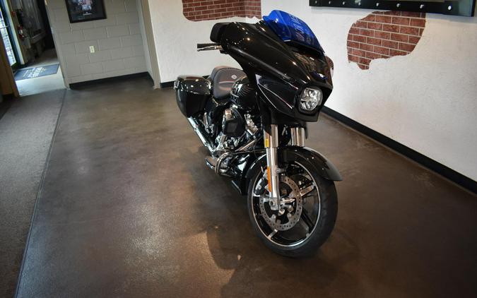 2026 Harley-Davidson® Street Glide® Midnight Ember Chrome Trim