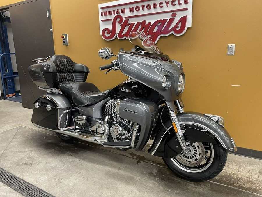 2017 Indian Motorcycle® Roadmaster® Steel Gray Over Thunder Black