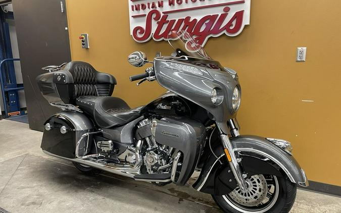 2017 Indian Motorcycle® Roadmaster® Steel Gray Over Thunder Black