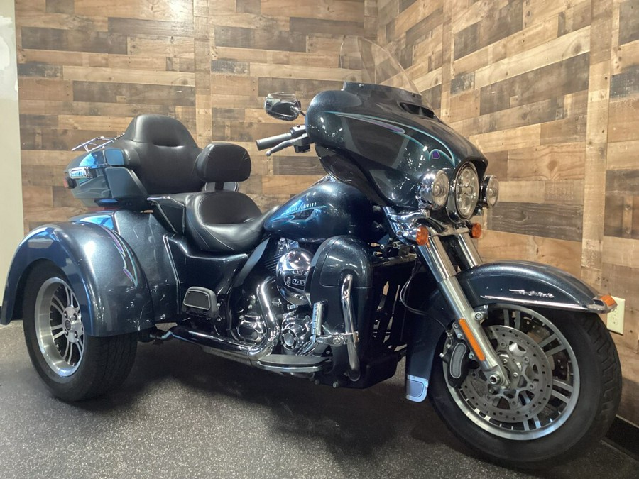 2015 Harley-Davidson Tri Glide Ultra Black Magic FLHTCUTG