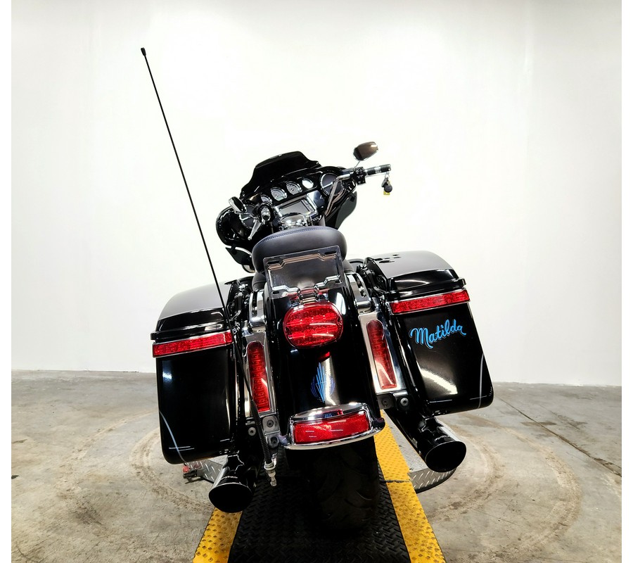 2016 Harley-Davidson® Ultra Limited - FP8813