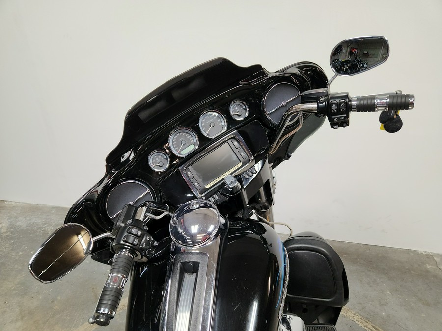 2016 Harley-Davidson® Ultra Limited - FP8813