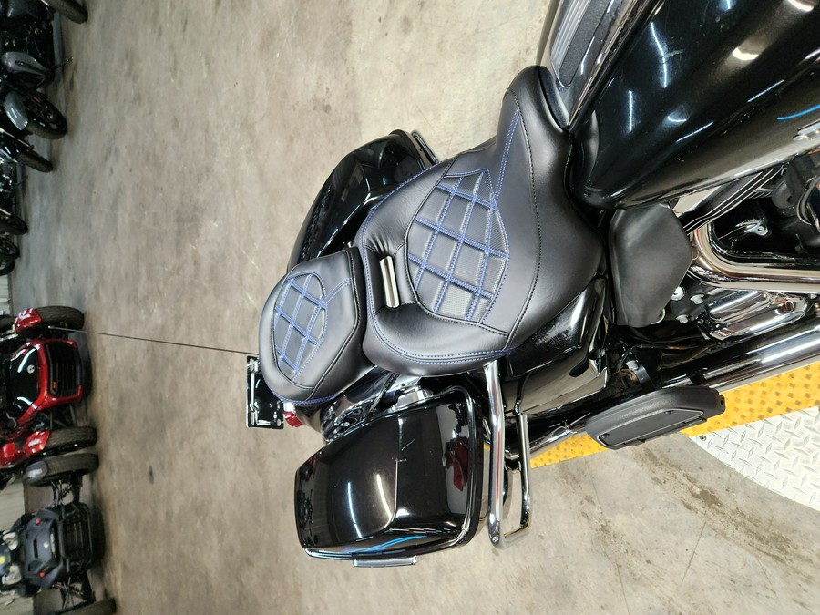 2016 Harley-Davidson® Ultra Limited - FP8813