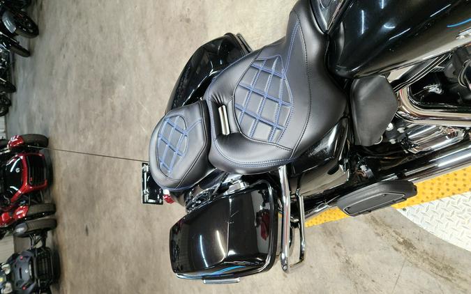 2016 Harley-Davidson® Ultra Limited - FP8813