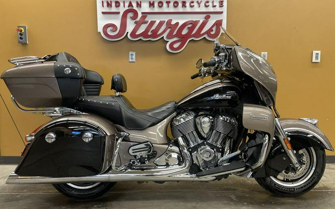 2018 Indian Motorcycle® Roadmaster® ABS Polish.Bronze Over Thund.Black w/Silver Pinst.