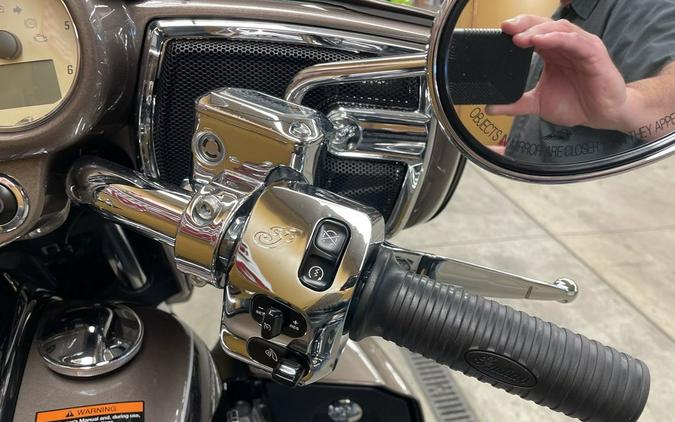 2018 Indian Motorcycle® Roadmaster® ABS Polish.Bronze Over Thund.Black w/Silver Pinst.