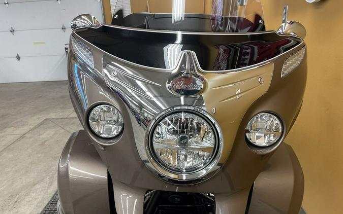 2018 Indian Motorcycle® Roadmaster® ABS Polish.Bronze Over Thund.Black w/Silver Pinst.