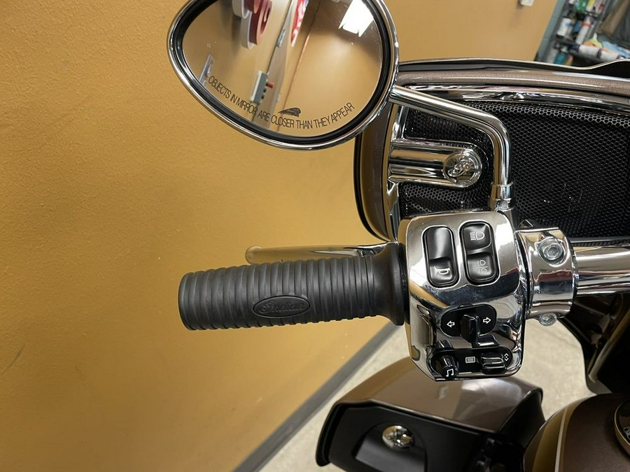 2018 Indian Motorcycle® Roadmaster® ABS Polish.Bronze Over Thund.Black w/Silver Pinst.