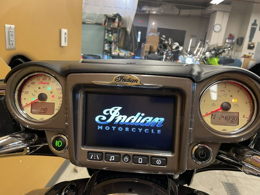 2018 Indian Motorcycle® Roadmaster® ABS Polish.Bronze Over Thund.Black w/Silver Pinst.