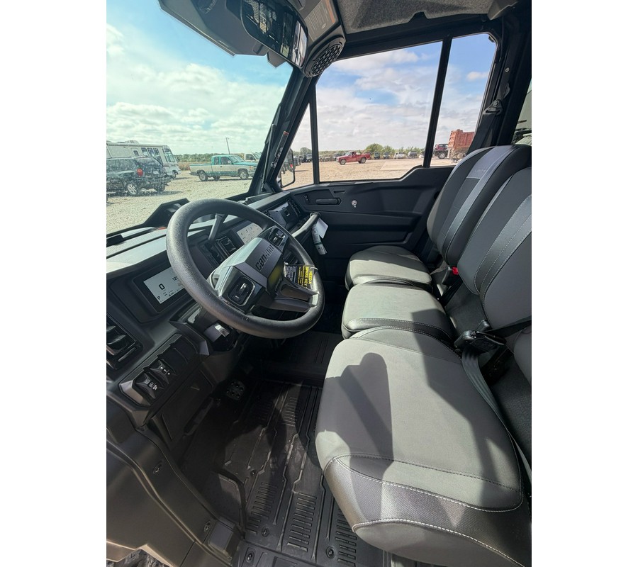 2027 Can-Am Defender XU MAX Limited HD11