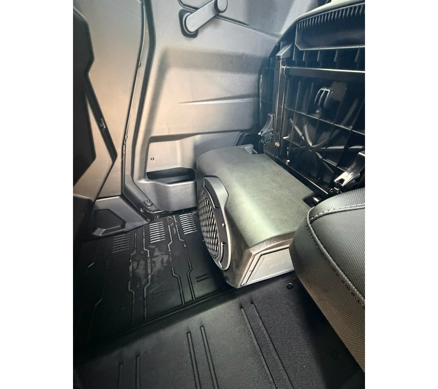 2027 Can-Am Defender XU MAX Limited HD11