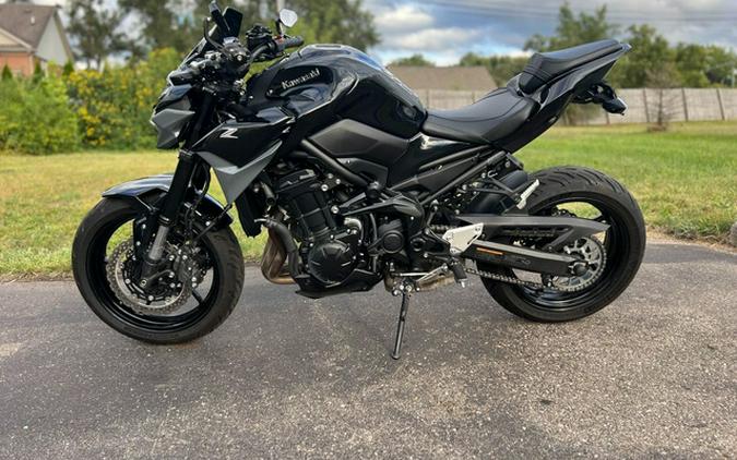 2024 Kawasaki Z900 ABS Metallic Spark Black/Metallic Matte Dark