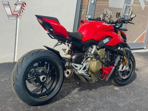 2020 Ducati Streetfighter V4 S Review (25 Fast Facts)