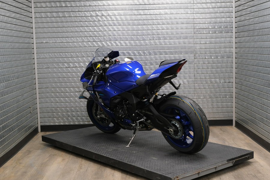 2026 YAMAHA YZFR1