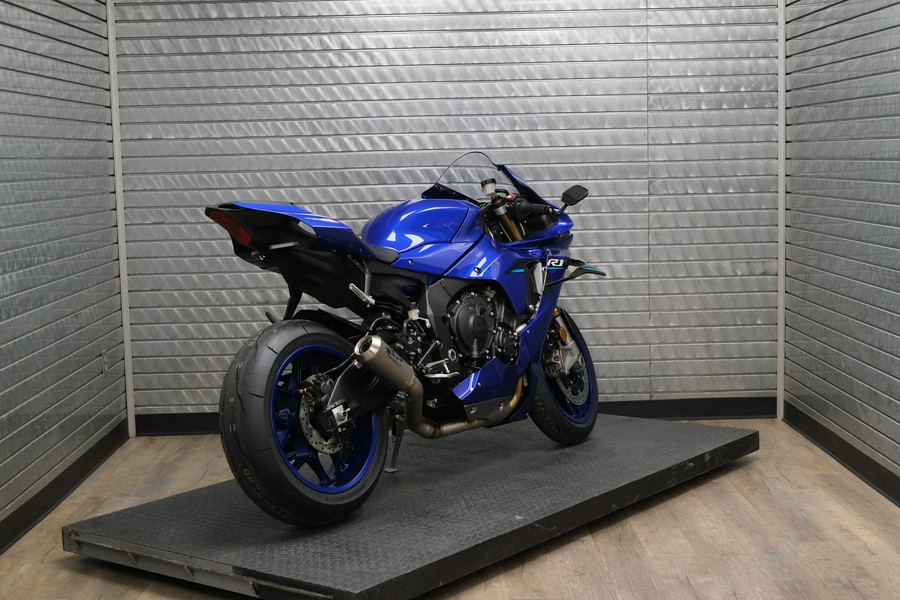 2026 YAMAHA YZFR1