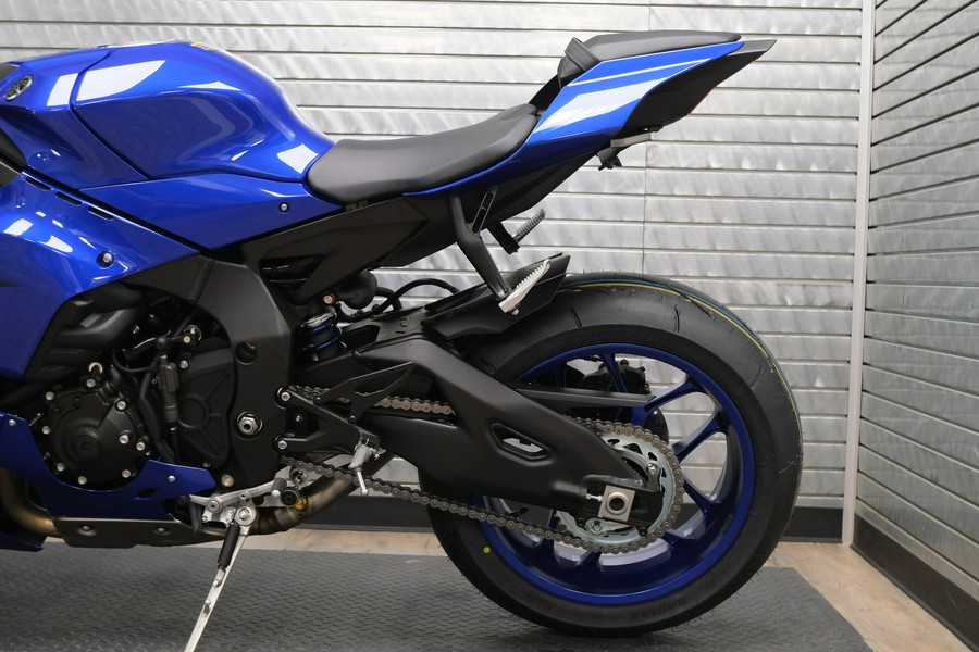 2026 YAMAHA YZFR1
