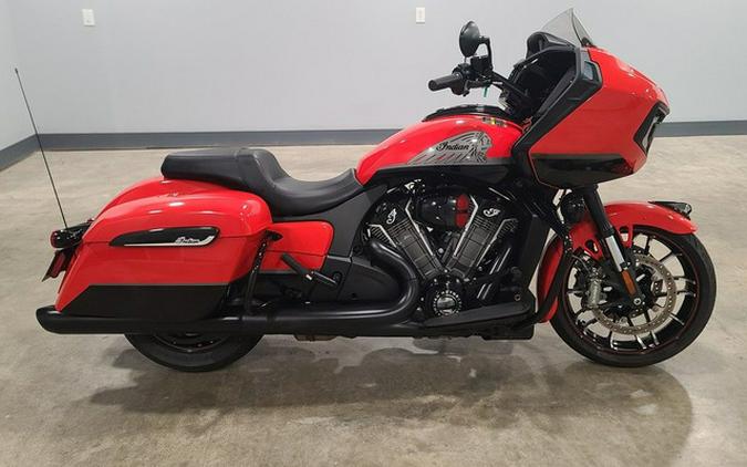2022 Indian Challenger Dark Horse Indy RedBlack Metallic