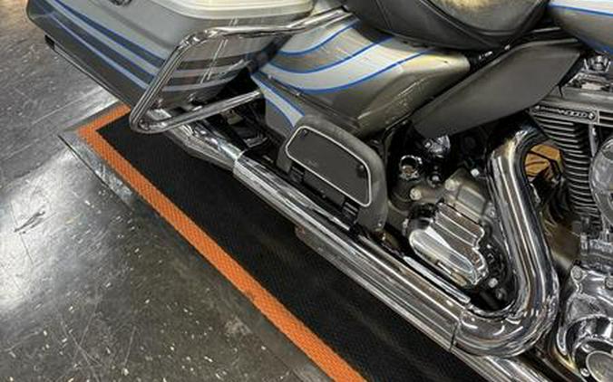 2016 Harley-Davidson® FLTRUSE - CVO™ Road Glide Ultra®