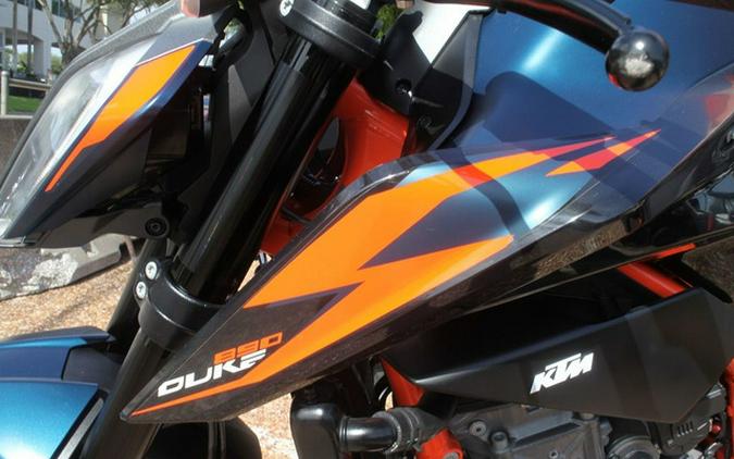 2023 KTM Duke 890 R
