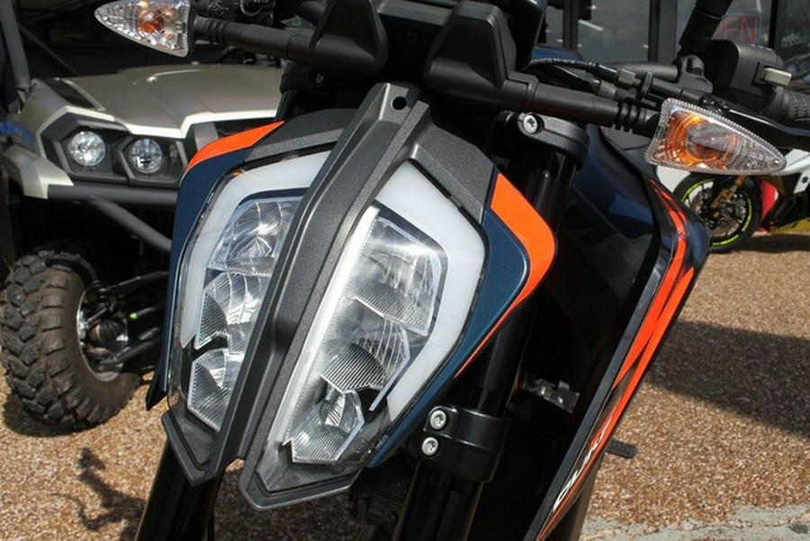 2023 KTM Duke 890 R