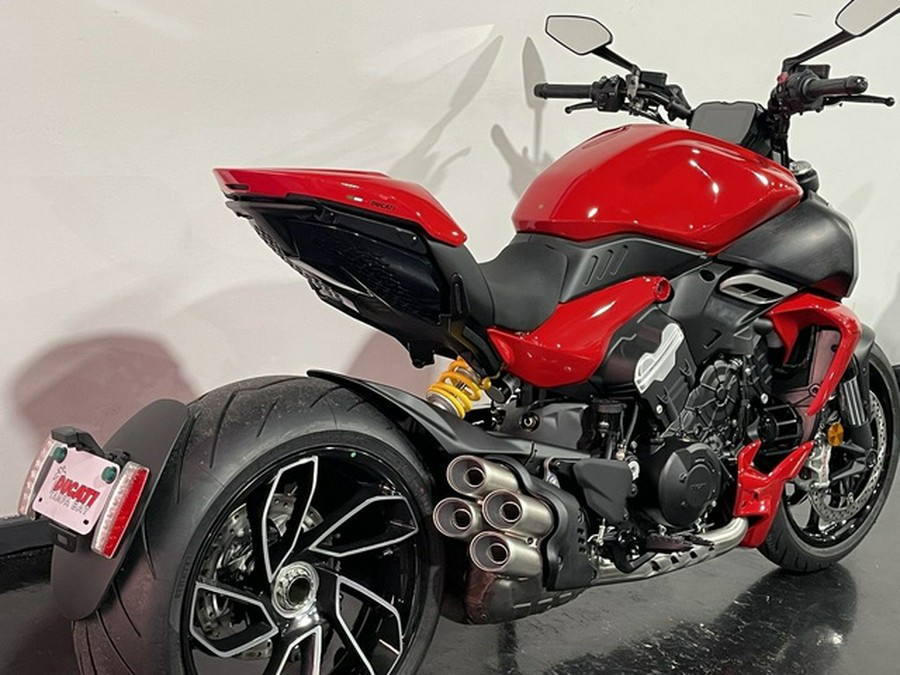 2024 Ducati Diavel V4 Red